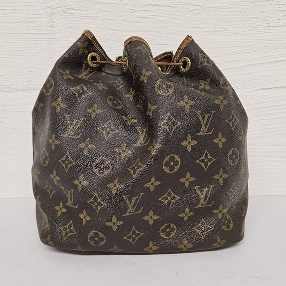 Louis Vuitton Noe Bucket Crossbody Bag in Brown Monogram Canvas and Leather - Picture 4 of 16